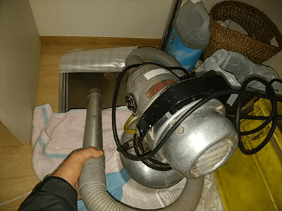 消毒防カビ剤噴霧作業